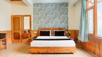 1 quarto, escrivaninha, roupa de cama