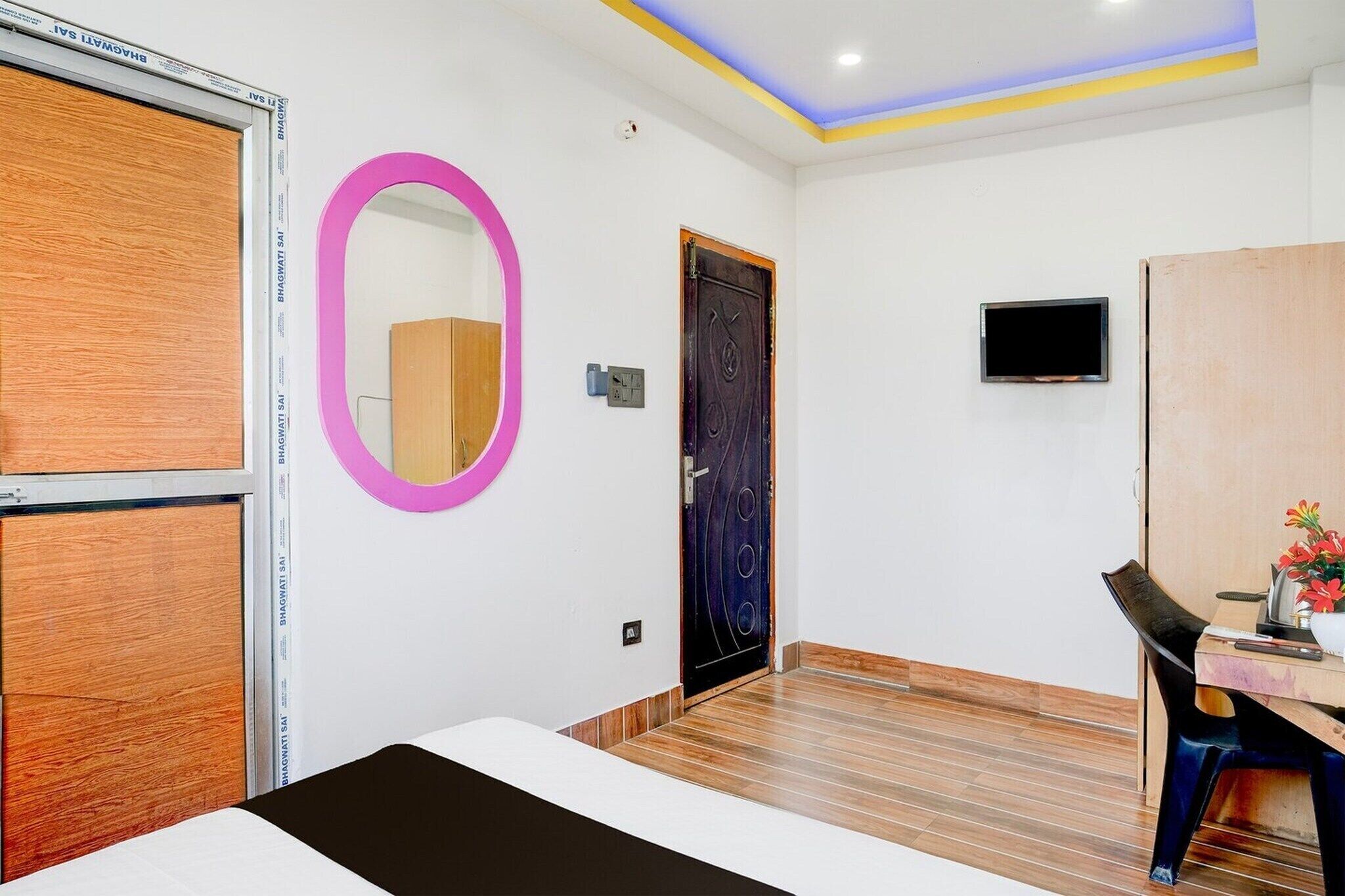 1 chambre, bureau, draps fournis