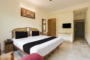 1 camera, una scrivania, lenzuola