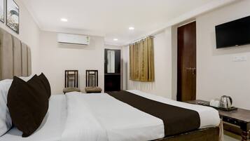 1 Schlafzimmer, Schreibtisch, Bettwäsche