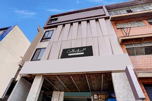 Exterior detail - Super Collection O Metro Park (Bangalore)