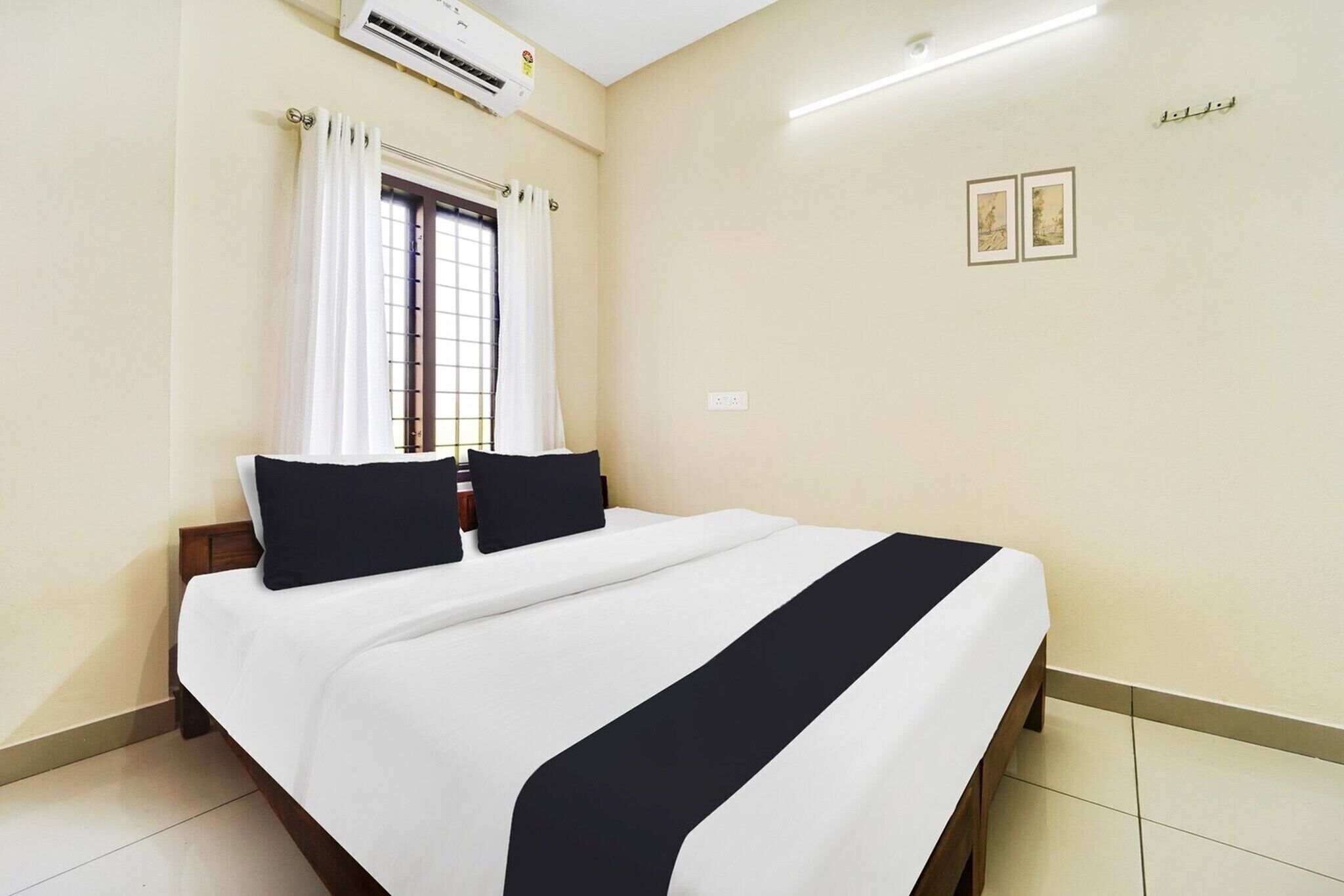 1 chambre, bureau, draps fournis