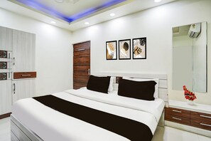 Unclassified image, 4 of 25, button - Super Collection O Lucknow Junction (Lucknow)