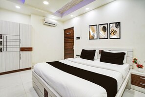 Unclassified image, 3 of 25, button - Super Collection O Lucknow Junction (Lucknow)