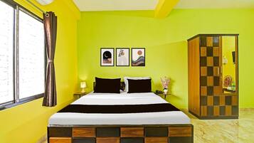 1 bedroom, desk, free WiFi, bed sheets