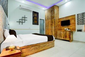 1 bedroom, desk, free WiFi, bed sheets