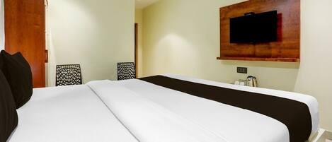 1 غرفة نوم ومكتب وملاءات أسرّة