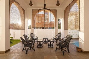 Luokittelematon kuva, 3 kautta 24, painike