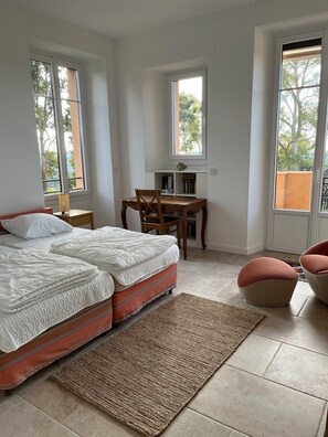 2 bedrooms, iron/ironing board, Internet, bed sheets - Seasonal rental saint Raphael Valescure 80m² 4 beds (Saint-Raphaël)