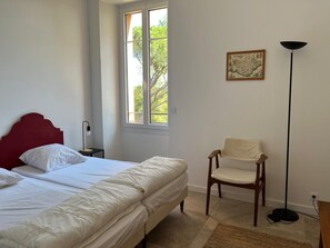 2 bedrooms, iron/ironing board, Internet, bed sheets - Seasonal rental saint Raphael Valescure 80m² 4 beds (Saint-Raphaël)