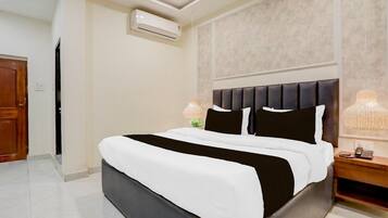 1 bedroom, desk, bed sheets