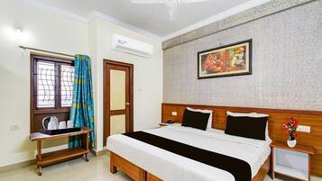 1 makuuhuone, työpöytä, vuodevaatteet