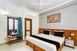 1 makuuhuone, työpöytä, vuodevaatteet