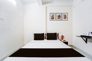 1 chambre, bureau, draps fournis