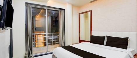 1 bedroom, desk, bed sheets