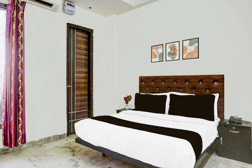 Townhouse Johri Enclave Metro Station