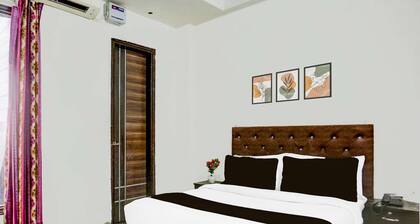 Townhouse Johri Enclave Metro Station
