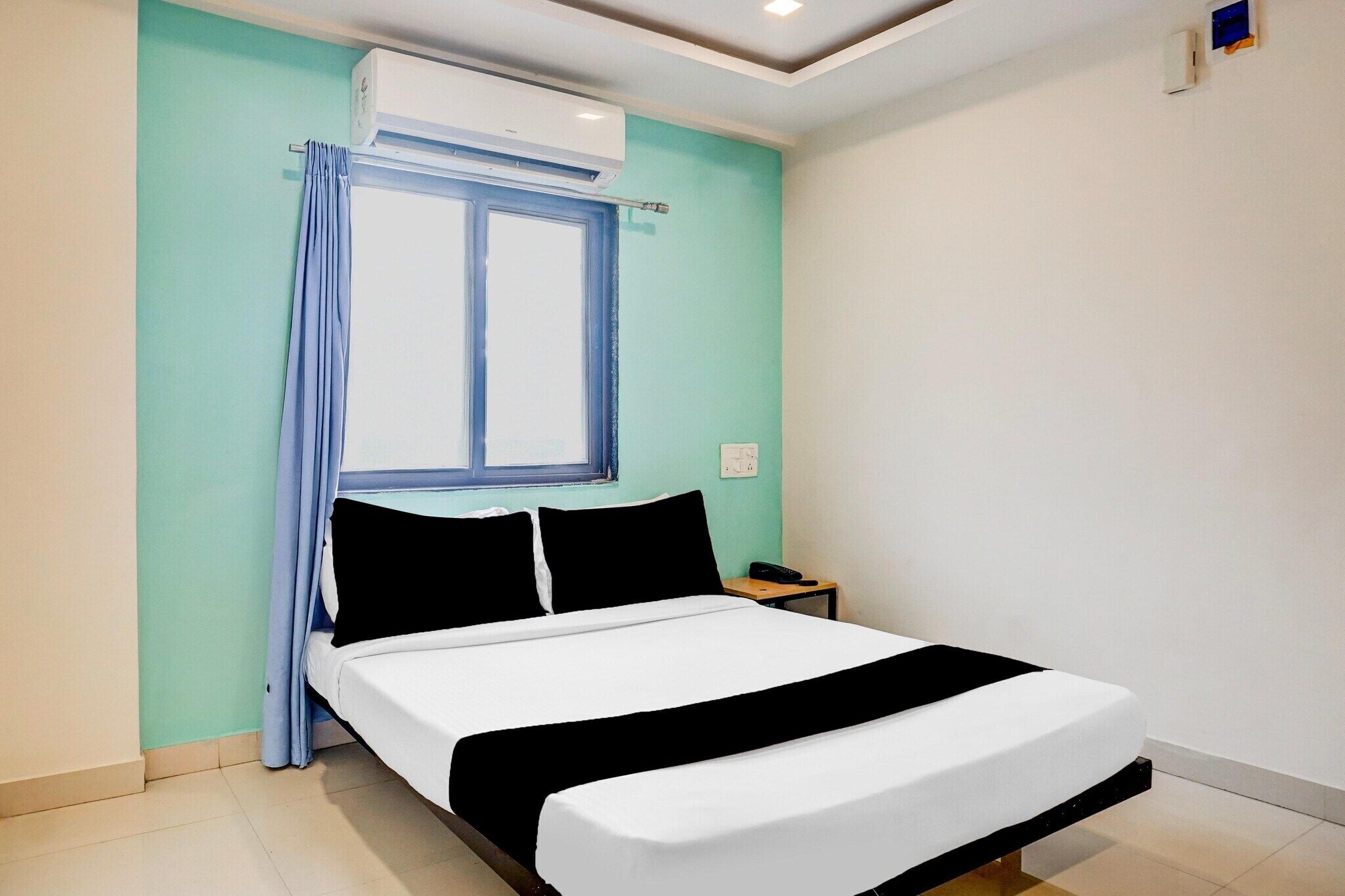 1 habitación, escritorio y ropa de cama 