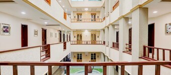 Palette Hotel And Resort Anand