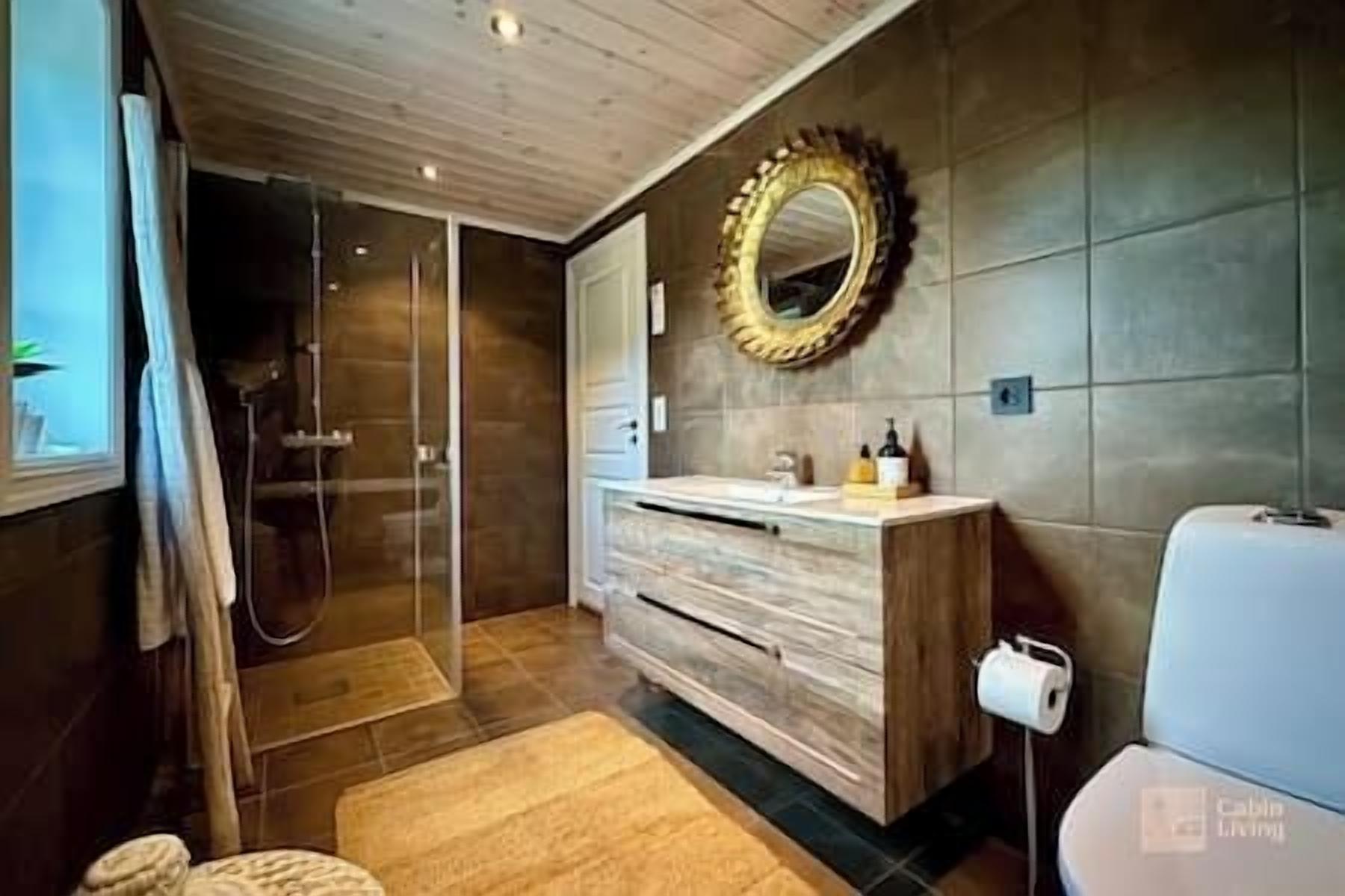 Shower, jetted tub, hair dryer