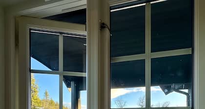 Cabin in magnificent landscape and hot tub inside