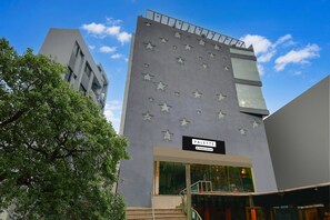 Unclassified image, 2 of 32, button - Palette Sapphire Star Chappan Market (Indore)