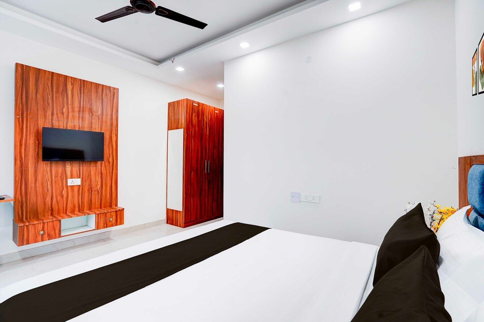 1 slaapkamer, een bureau, beddengoed