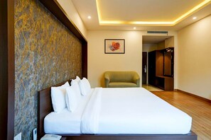 1 camera, una scrivania