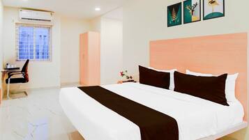 1 bedroom, desk, bed sheets