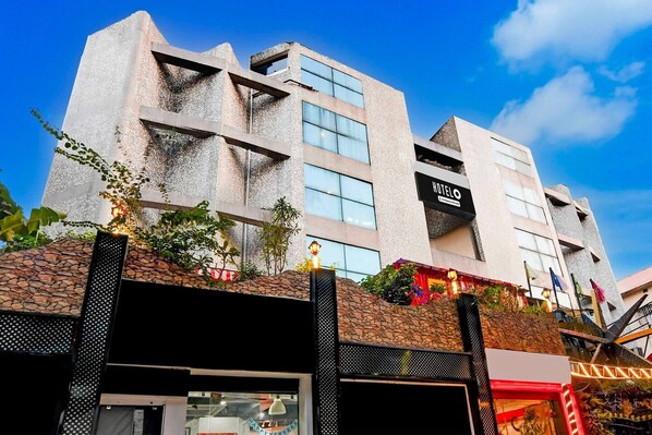 Unclassified image, 1 of 21, button - Hotel O Circus Avenue Road (Near A J C Bose Flyover)