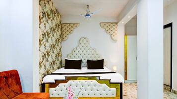 1 bedroom, desk, bed sheets