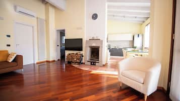 30-Zoll-Smart-TV mit Digitalempfang