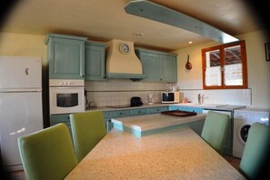 Private kitchen - Villa La Treille 1 for 8 people (Grospierres)