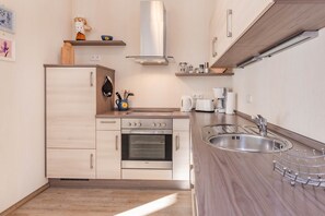 Fridge, oven, stovetop, dishwasher - Apartment Kleine Auszeit 02 - cozy domicile in the center of Koserow (Koserow)