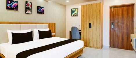 1 bedroom, desk, bed sheets