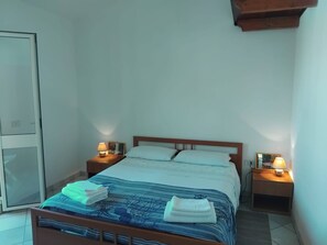 2 bedrooms, WiFi, bed sheets - Is Araus Holiday apartment for 4 people 50 meters from the sea in Mandriola (Mandriola)