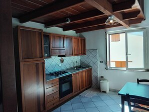 Private kitchen - Is Araus Holiday apartment for 4 people 50 meters from the sea in Mandriola (Mandriola)
