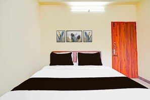 1 chambre, bureau, draps fournis