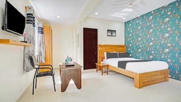 Escrivaninha, roupa de cama