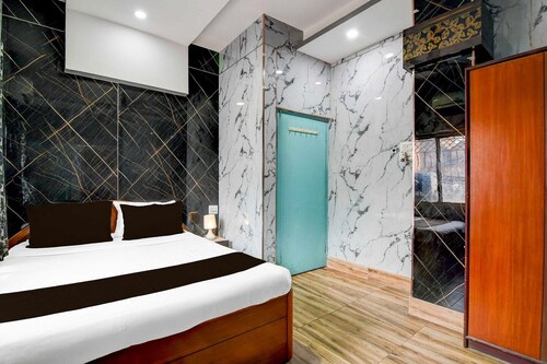 Collection O Serampore Railway Station