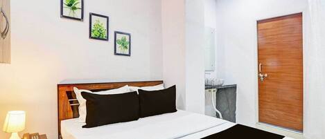 1 bedroom, desk, free WiFi, bed sheets