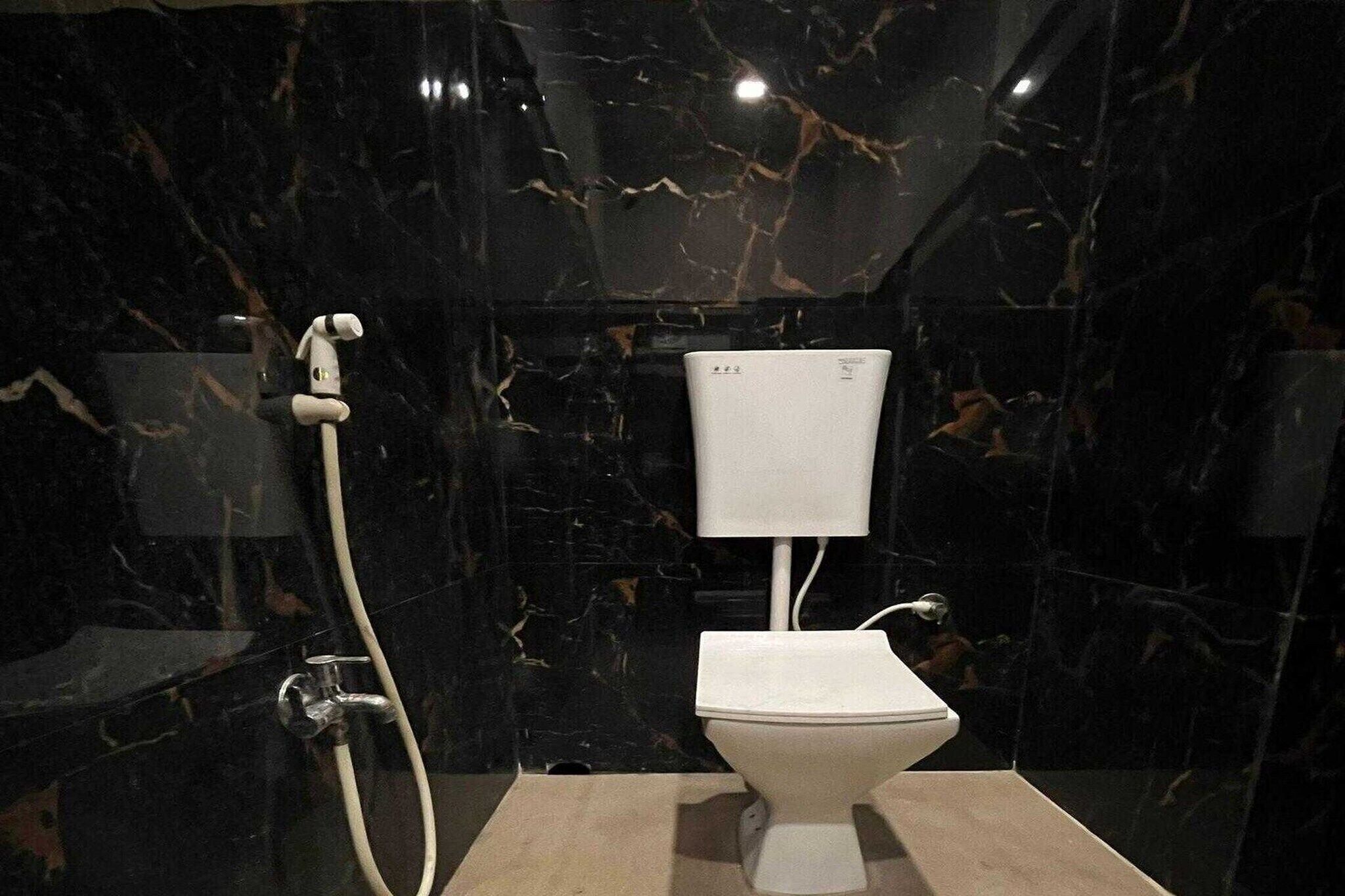 Een douche, handdoeken