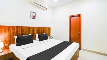 1 chambre, bureau, draps fournis