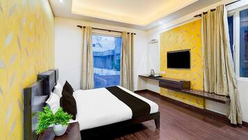 1 bedroom, desk, bed sheets