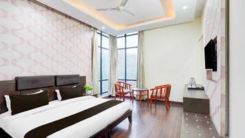 1 bedroom, desk, bed sheets