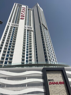 Exterior - High-Floor Balcony Studio with Sunset Views Pool, Gym & Padel - Arjan Dubai (Dubai)