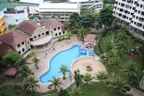 Seaview Condo with Pool