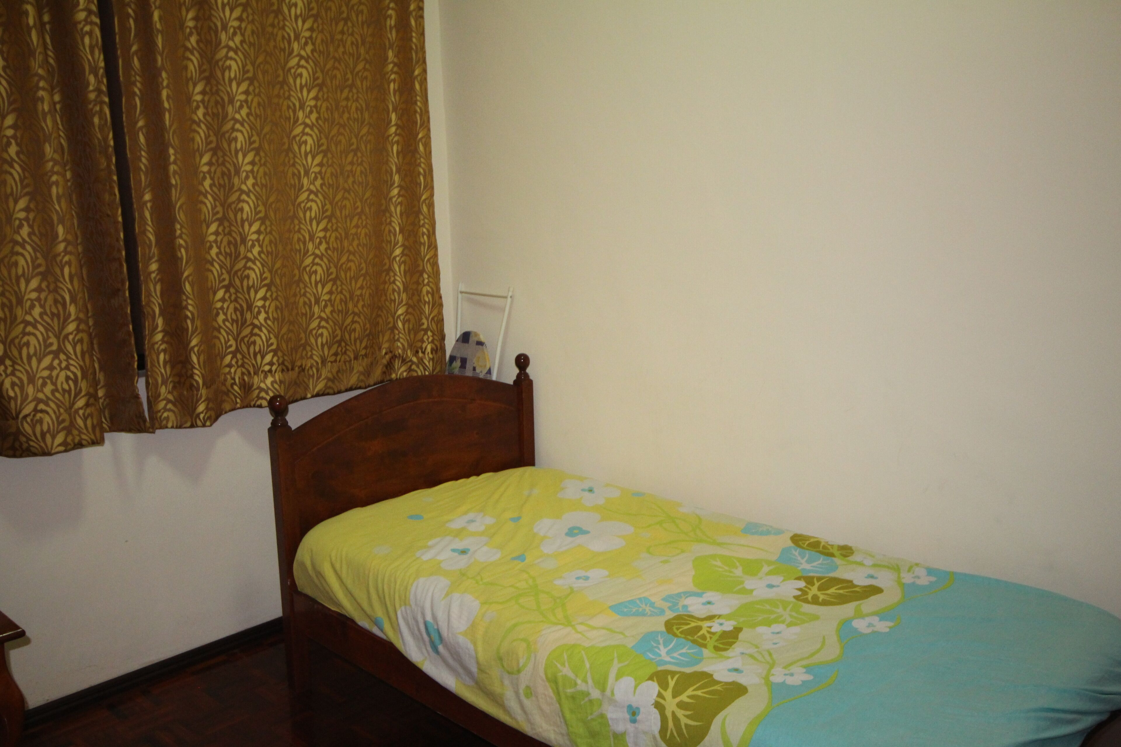 3 chambres, fer et planche à repasser, Wi-Fi, draps fournis