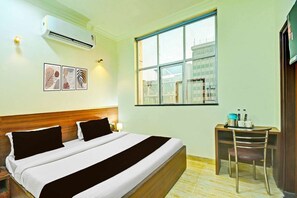 Skrivebord og sengetøy