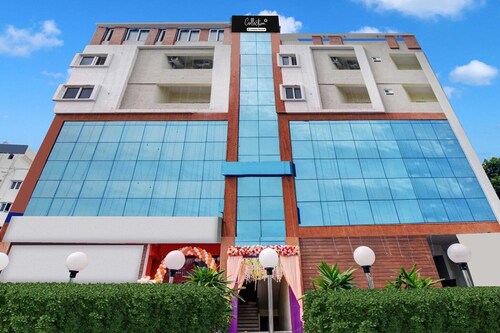 Collection O Murali Nagar Near NAD Junction